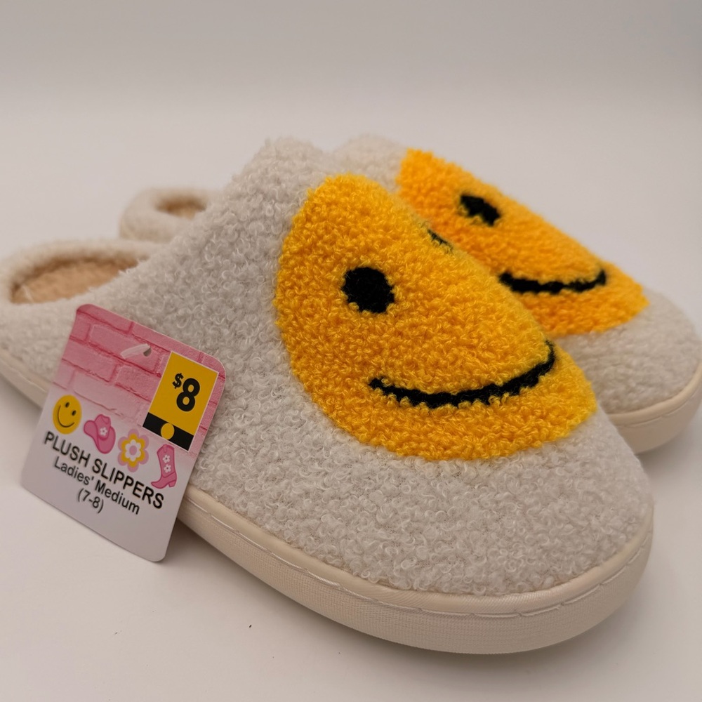 Women’s Smiley Face Plush Slippers Medium & Large